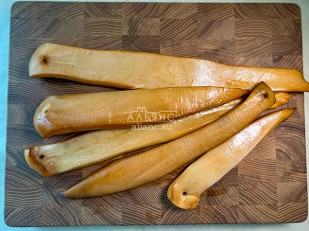 Шашлычок из сома холодного копчения: Кальмар палочки х/к