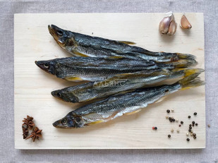 Шашлычок из сома холодного копчения: Корюшка вяленая без икры