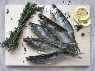 Шашлычок из сома холодного копчения: Вобла вяленая астраханская крупная