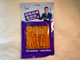 Мясные снеки: Мучные полоски ФИОЛЕТОВЫЕ со вкусом острых куриных крылышек 76 гр