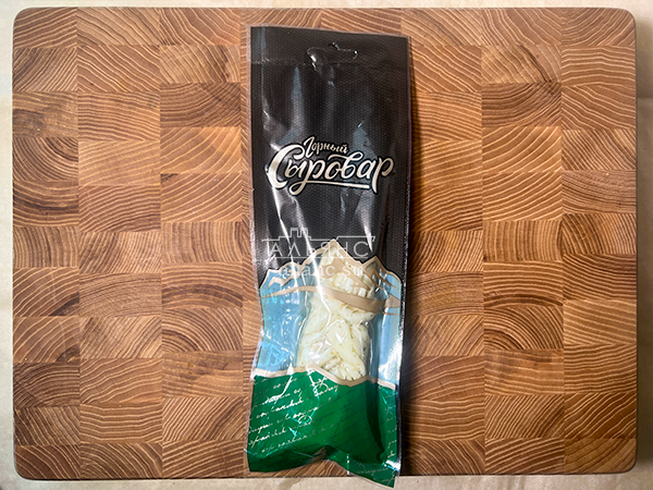 Сыр 100 гр ГОРНЫЙ СЫРОВАР (Косичка с укропом и чесноком) в Химках