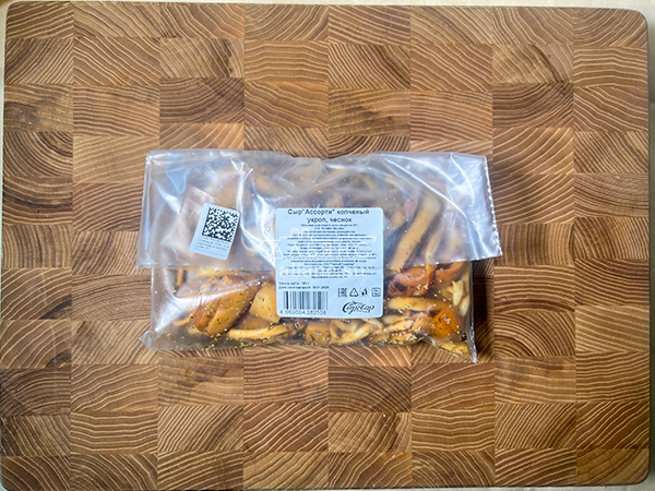 Сыр 150 гр ГОРНЫЙ СЫРОВАР (Ассорти копчёный с укропом и чесноком) в Химках