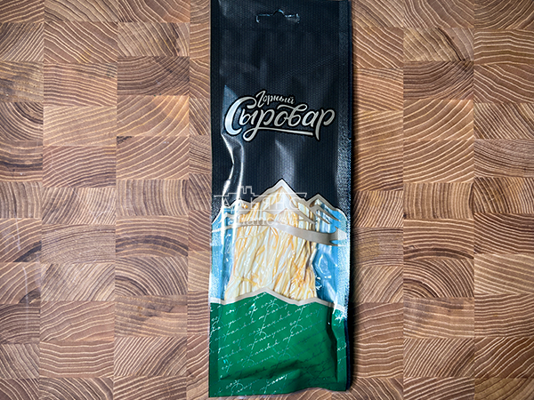 Сыр 60 гр ГОРНЫЙ СЫРОВАР (Паутинка копчёная) в Химках