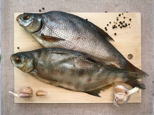 Шашлычок из сома холодного копчения: Лещ цимлянский вяленый